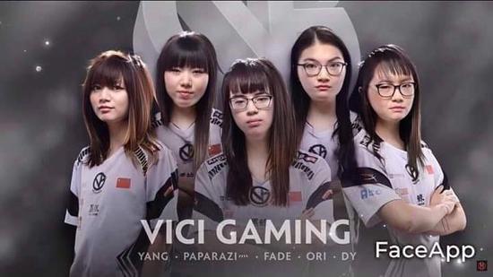 《DOTA2》本子敌法师“性转”身心掀起女装风 TI9定妆照选手集体被恶搞“娘化”