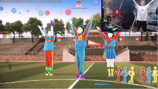 嗨氏整活主机游戏舞力全开，卖力演绎“青春在召唤”