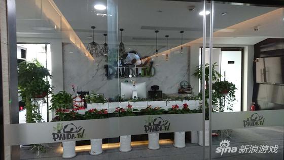 3月8日上午的熊猫北京总部大门紧闭，门内一个人都看不到