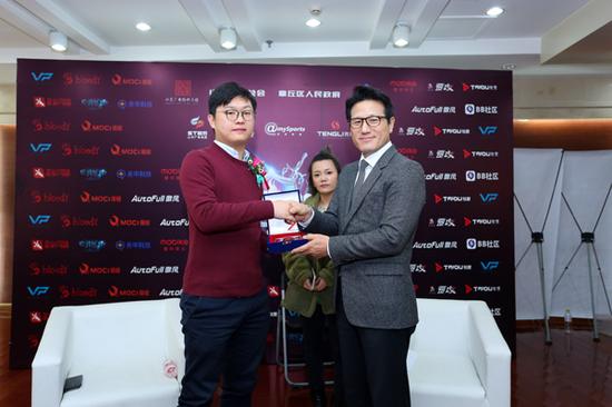 WUCG创始人卫东冬获韩国国会议员颁发奖项