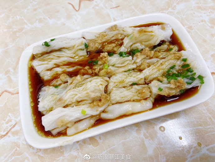看着拉粉从炉里出来热气腾腾的样子感觉到一股温暖