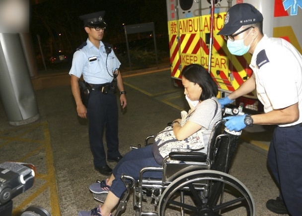 9月25日载43名香港游客大巴在广州撞货车 至少2人死10伤