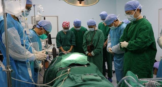 深圳27岁女孩在家突然去世 手术室一张图感动众人_高清图集_新浪网