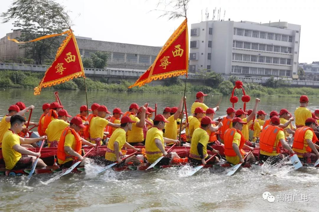 西门龙舟队在榕城西湖湖畔举行顺水仪式