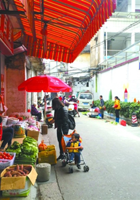 大良升平社区商铺占道经营 居民饱受困扰