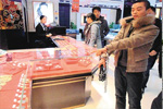深圳：用催泪器抢珠宝店 被抓才知抢的是空盒