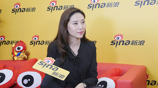 新媒传信VP贾玲在2016中国移动全球合作伙伴大会现场接受新浪广东财经的采访