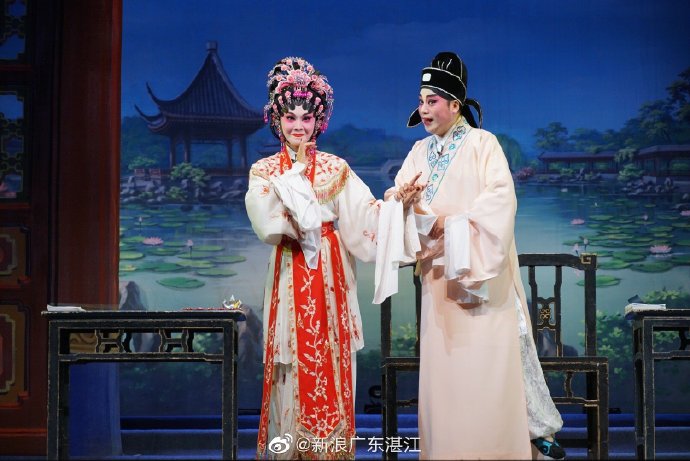 12月12日晚,粤剧《风流才子》开演