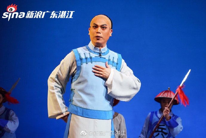 12月11日晚,粤剧《状元林召棠》开演