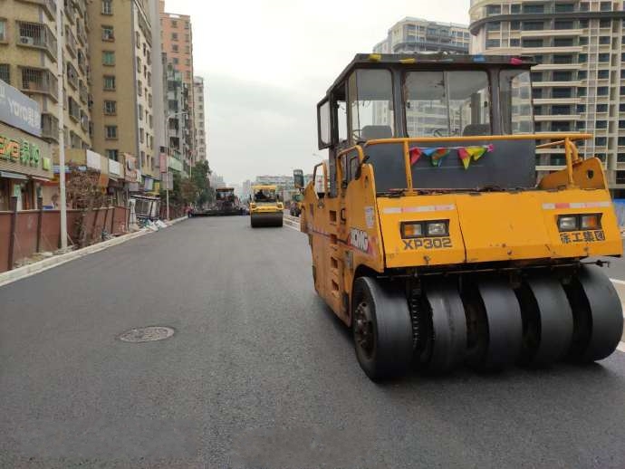 3日24时嵩山路维修路段车行道试通车