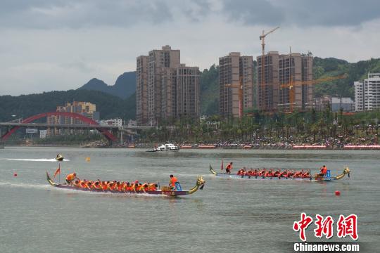 图为桂粤龙舟争霸赛。 赵琳露 摄