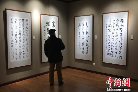 筑梦路上前进—沈阳市庆祝改革开放40周年书画作品展。　沈殿成　摄