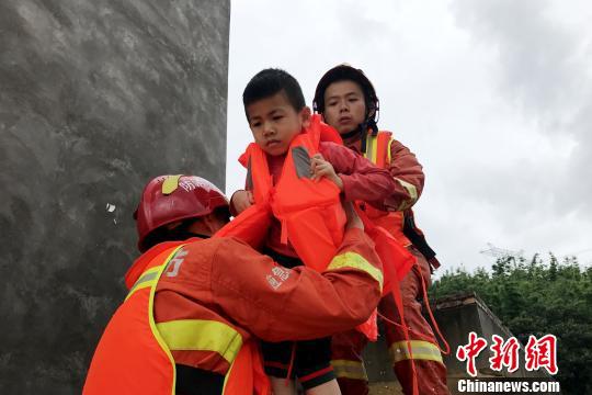 救援现场　惠州消防供图