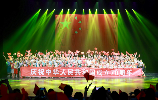 小演员们在广州演出合照。