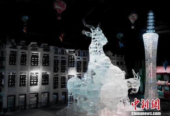 广州塔和五羊雕像冰雕 程景伟 摄