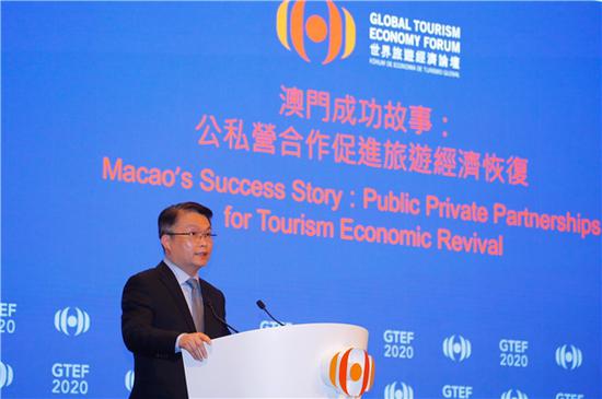 　澳门特别行政区政府经济财政司司长、世界旅游经济论坛执行主席李伟农作主旨发言