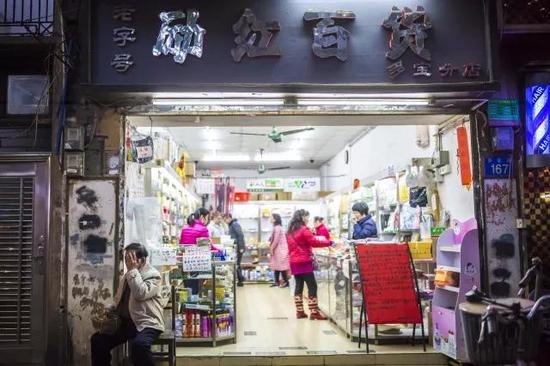 14年开业,17年底已停业的<strong>励红百货</strong>多宝路店。