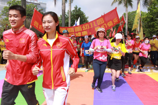 (奥运冠军领跑图)