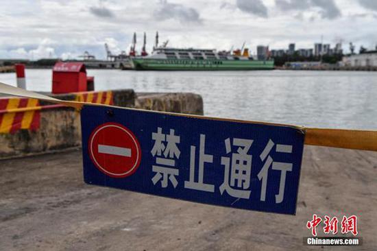 受台风影响,琼州海峡全线停航。