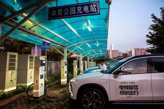 这里临近沈海高速淡水出口,长途出行充电便捷。