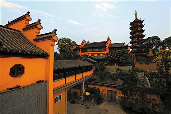 深秋,静谧的鸡鸣寺更具佛国禅意