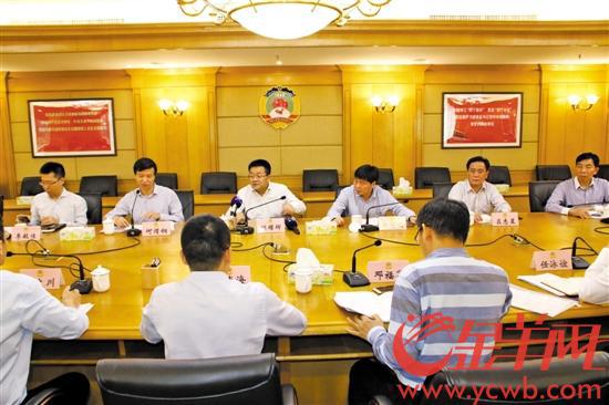 顾耀辉听取南海教育局对政协提案的回复