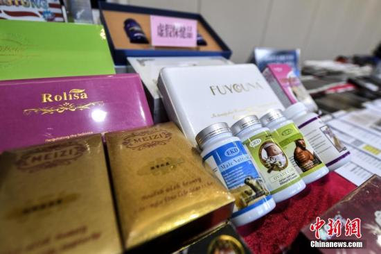 资料图:虚假保健品。 中新社记者 陈骥旻 摄