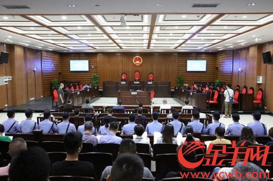 广州中院对李某、曾某艺等12人制造毒品、非法持有毒品案宣判现场