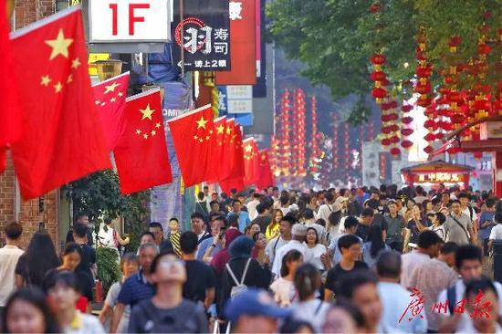 北京路热闹非凡。(苏俊杰 摄)