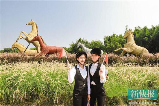 ■在美景前留影。