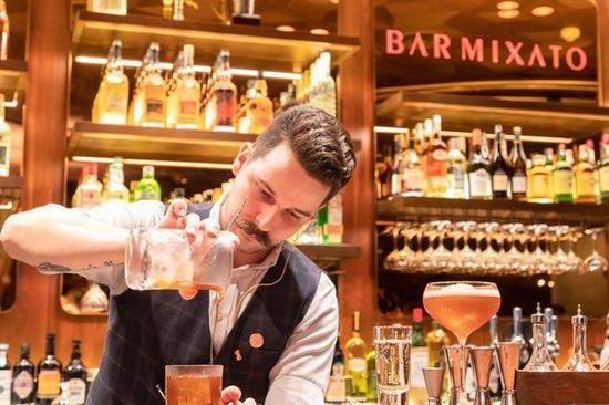 星巴克臻选上海烘焙工坊 Bar Mixato主理调酒师Timothee Becqueriaux