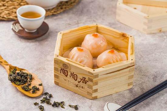 一只好虾饺,必须前顶状如梳篦,后凸神似饱月,褶子达到13道以上。