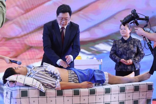 现代腹诊针灸