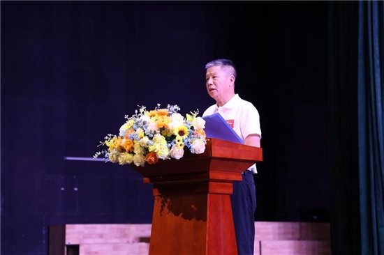 惠州大亚湾区外语实验学校创始人洪跃
