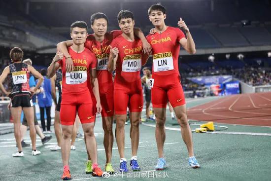 林俊泓与队友杨洋、莫有雪、骆文熠以38秒93的成绩获男子4×100米项目冠军