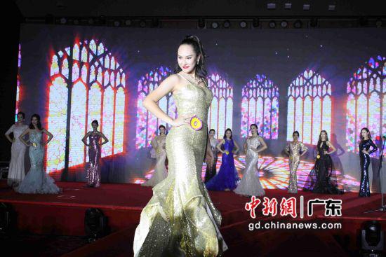 　　2019世界华裔小姐大赛全球总决赛暨颁奖典礼25日晚在穗举行。李军摄影