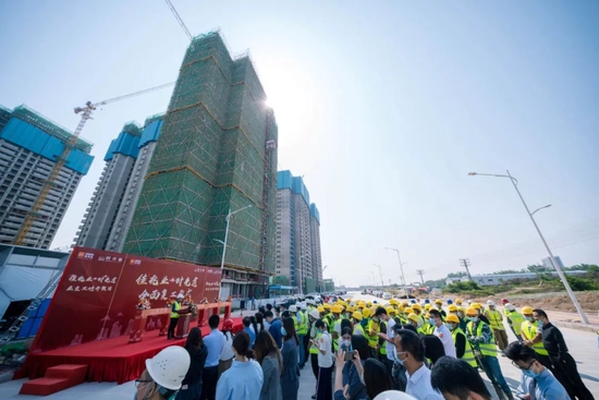 佳兆业时光道全面复工仪式暨业主工地开放日活动。