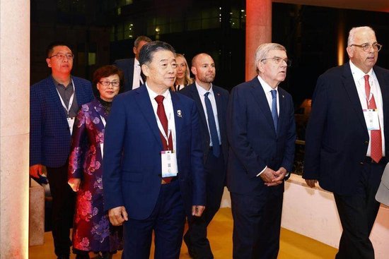 2024年10月30日至11月1日,国际奥委会主席巴赫(前排中)和乔元栩(前排左)共同参加国家和地区奥委会协会第27届全体大会