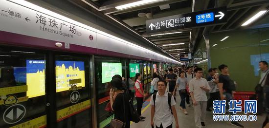 广州地铁承担了全市50%以上的公交客流。新华网王航帆 摄