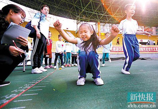 ■11月26日,东风东路小学2018学年运动会拉开了帷幕。 新快报记者 郗慧晶/摄