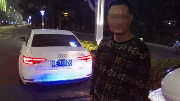 目前拱北交警已暂扣车辆进一步调查处理。