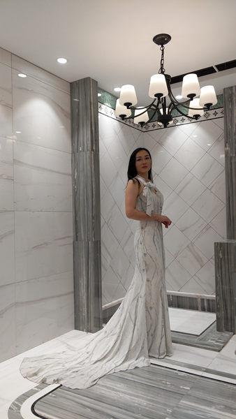 金尊玉“时装秀”