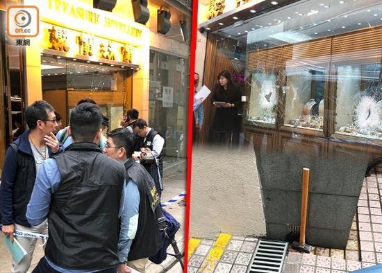 香港一家珠宝店遭南亚匪徒抢劫，大批警员到场调查。（图片来源：香港东网）