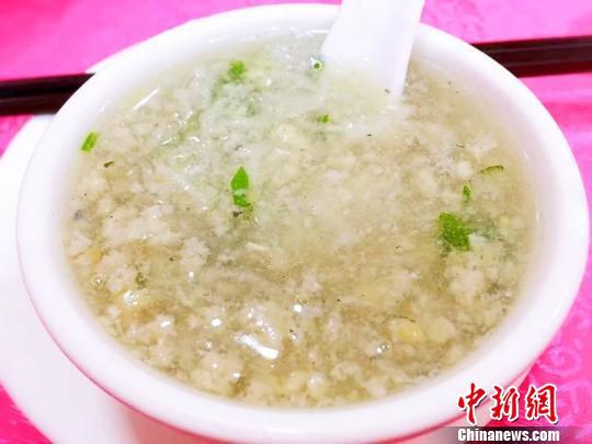 用龙吐鱼制作的龙吐羹 李晓春 摄