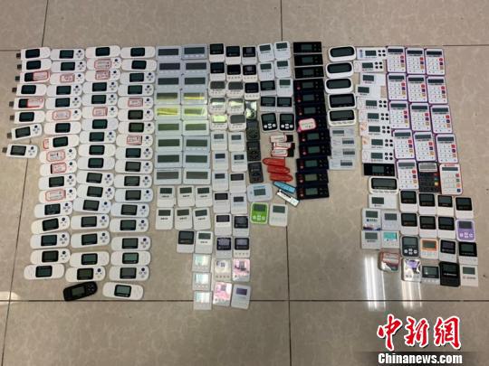 广州警方缴获的涉案物品。　广州警方 供图　摄