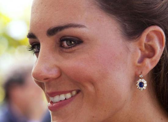 凯特王妃最爱佩戴的就是这对传承自戴妃的蓝宝石耳环。