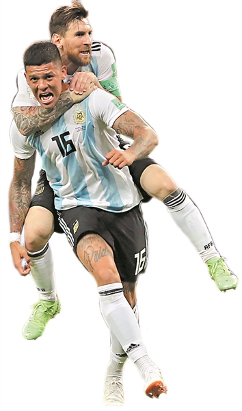 梅西的首开纪录和罗霍的终场绝杀，帮助阿根廷队从出局的边缘爬了起来。 @视觉中国