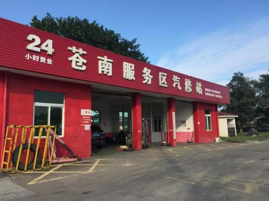 充电站旁有汽修站