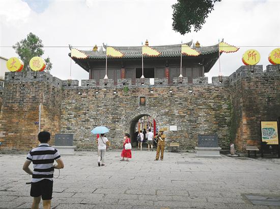 大鹏所城城楼说明这里曾是要塞 记者 黎存根 摄