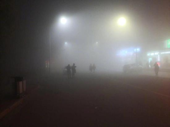 11月26日晚南京的雾实况，来自微博网友@江户川卷福john